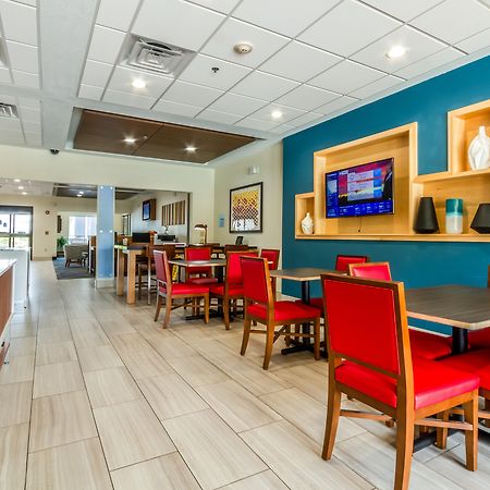 Holiday Inn Express Hotel & Suites Hearne, An Ihg Hotel Exterior photo