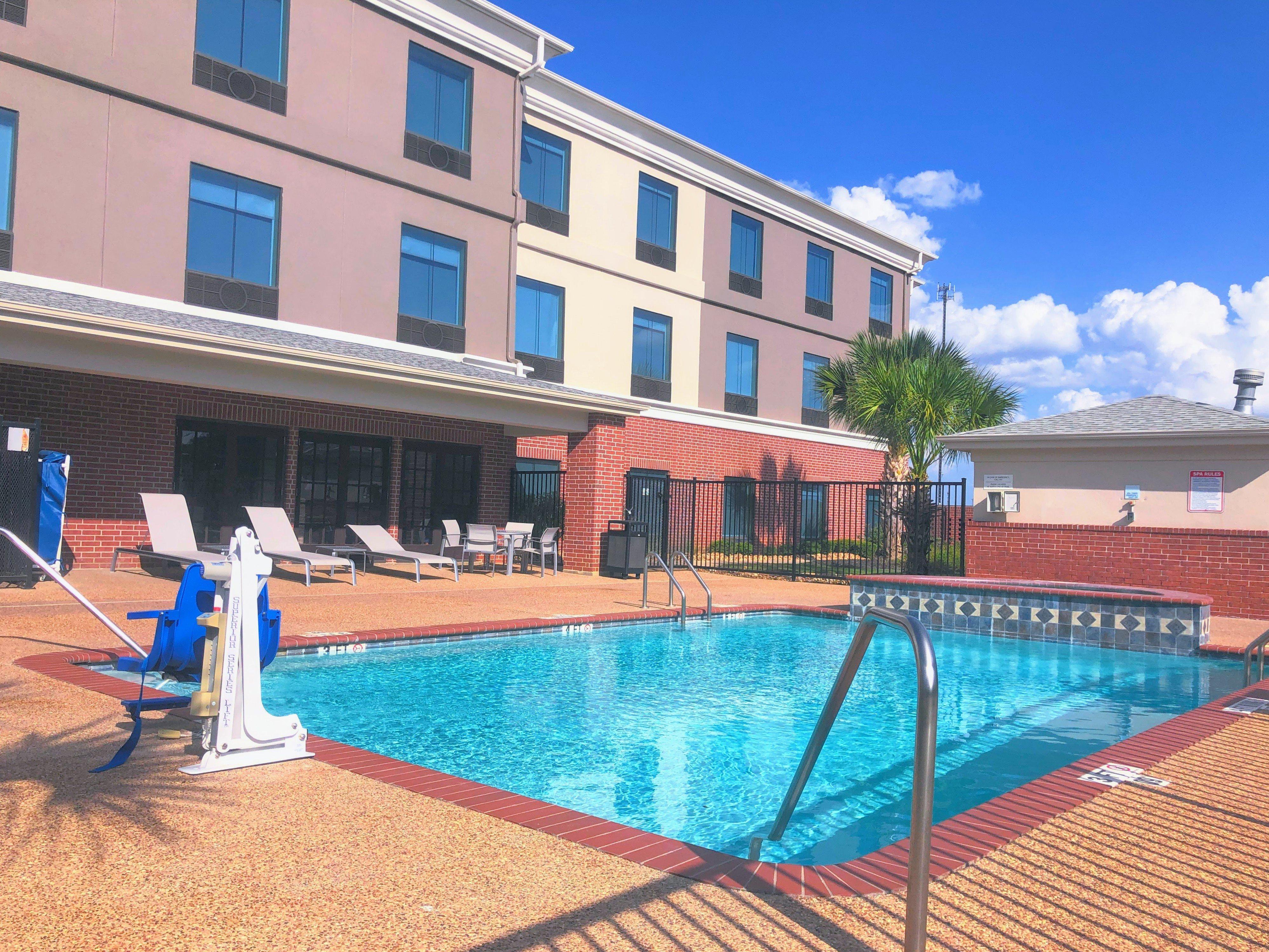 Holiday Inn Express Hotel & Suites Hearne, An Ihg Hotel Exterior photo